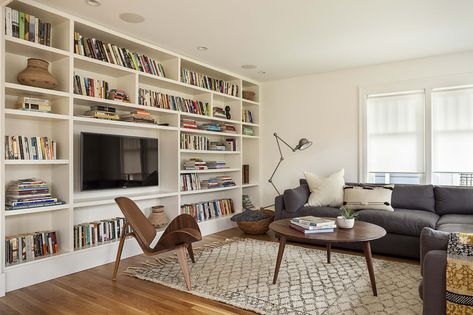 Parete attrezzata con libreria e TV per il soggiorno